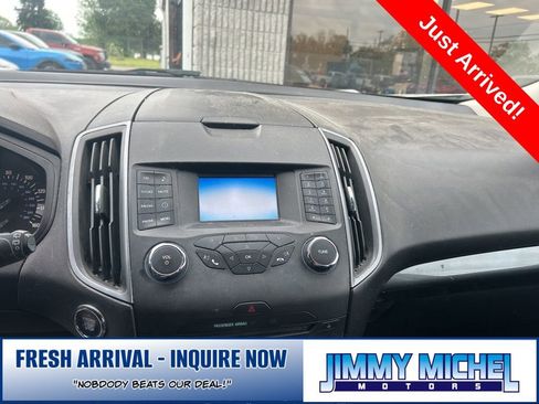 Used 2017 Ford Edge SE image 3