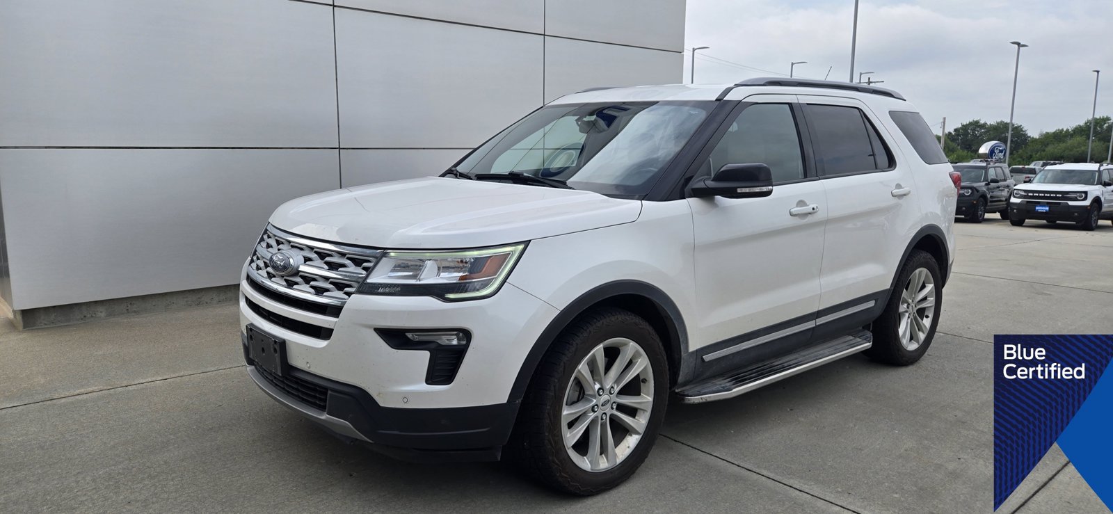 Used 2018 Ford Explorer XLT w/ Equipment Group 202A AWD/4WD image 2