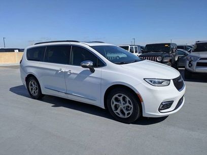Used 2023 Chrysler Pacifica Limited