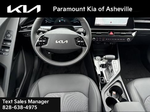 New 2025 Kia Niro EX image 24