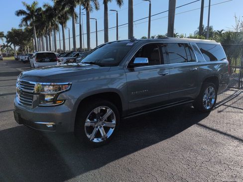 Used 2018 Chevrolet Suburban Premier AWD/4WD image 7