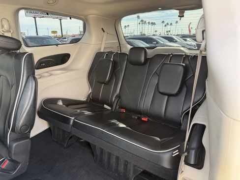 Used 2022 Chrysler Pacifica Limited image 26