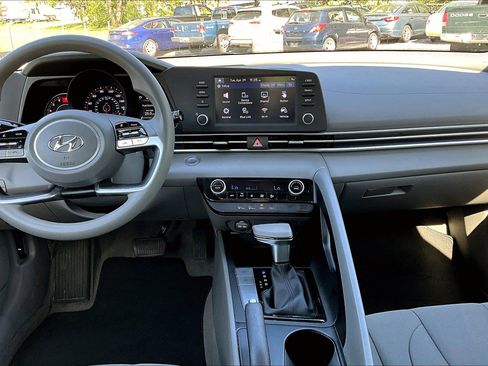 Used 2023 Hyundai Elantra SEL image 9