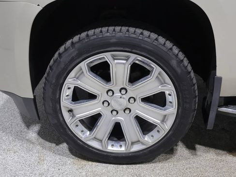 Used 2016 GMC Yukon XL SLT AWD/4WD image 8