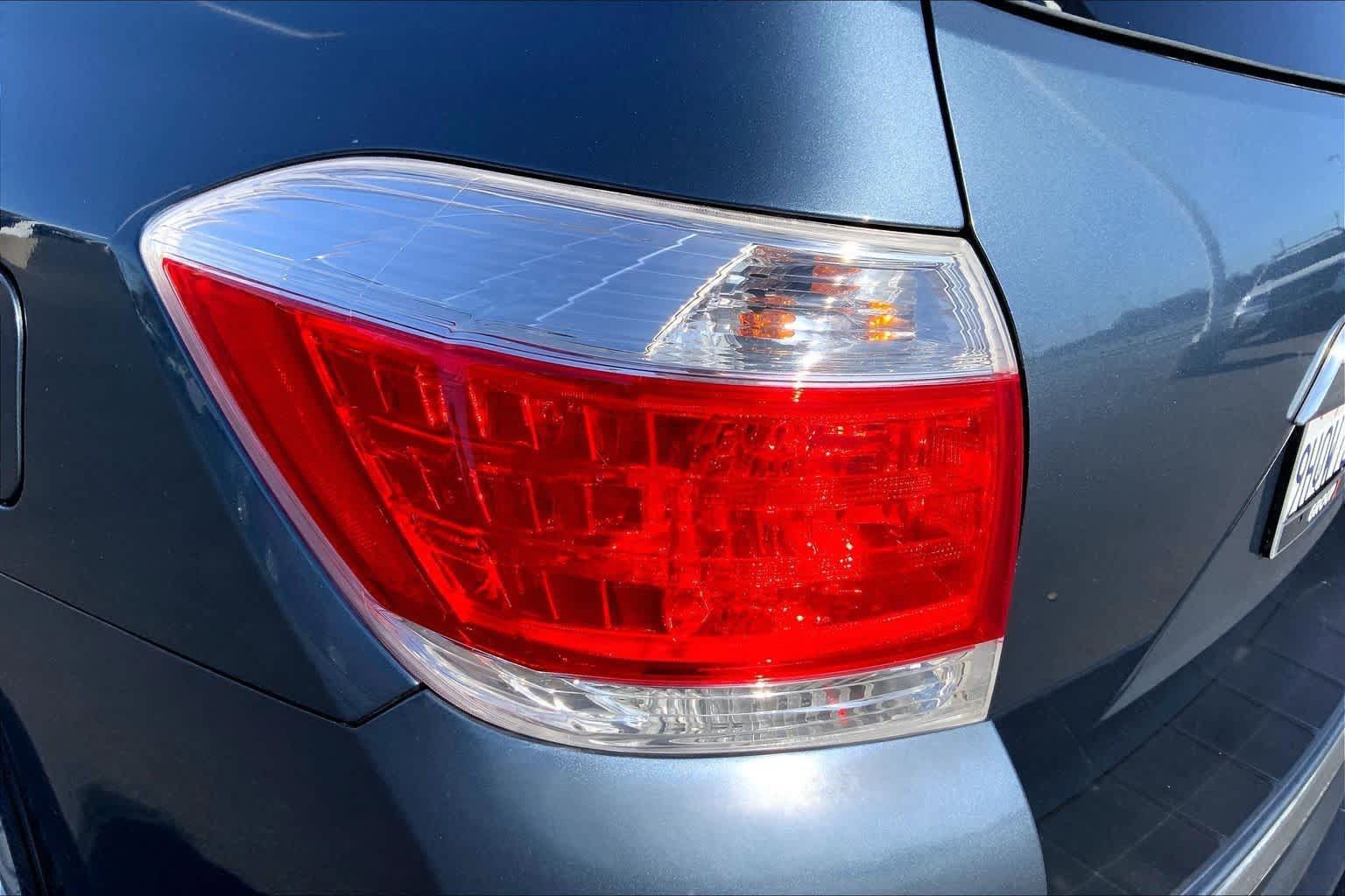 Used 2013 Toyota Highlander Limited AWD/4WD image 28