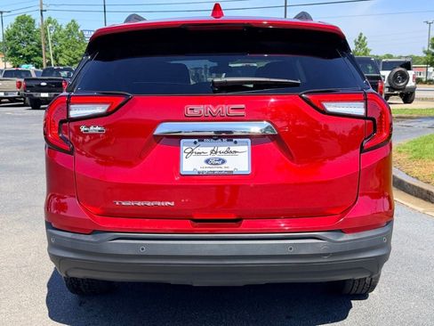 Used 2022 GMC Terrain SLE w/ Driver Convenience Package FWD image 9