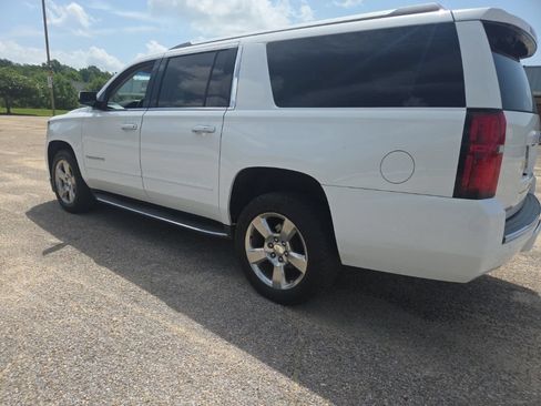 Used 2020 Chevrolet Suburban Premier RWD image 10