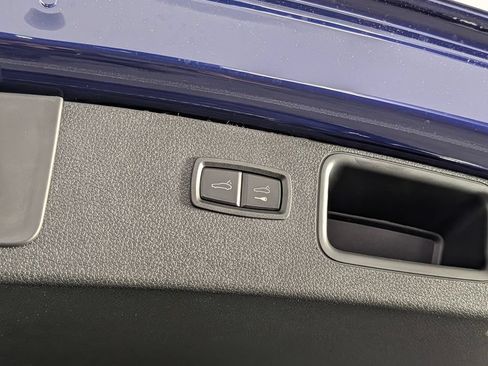 New 2026 Porsche Macan AWD/4WD image 18