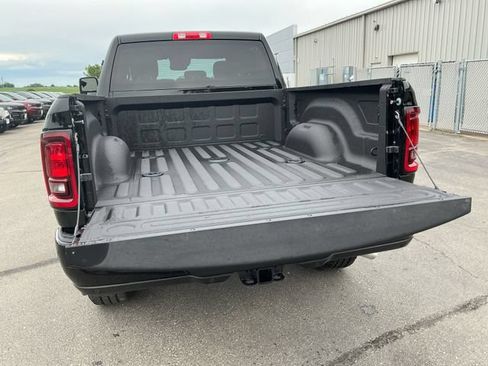 New 2026 RAM 2500 Big Horn AWD/4WD image 12