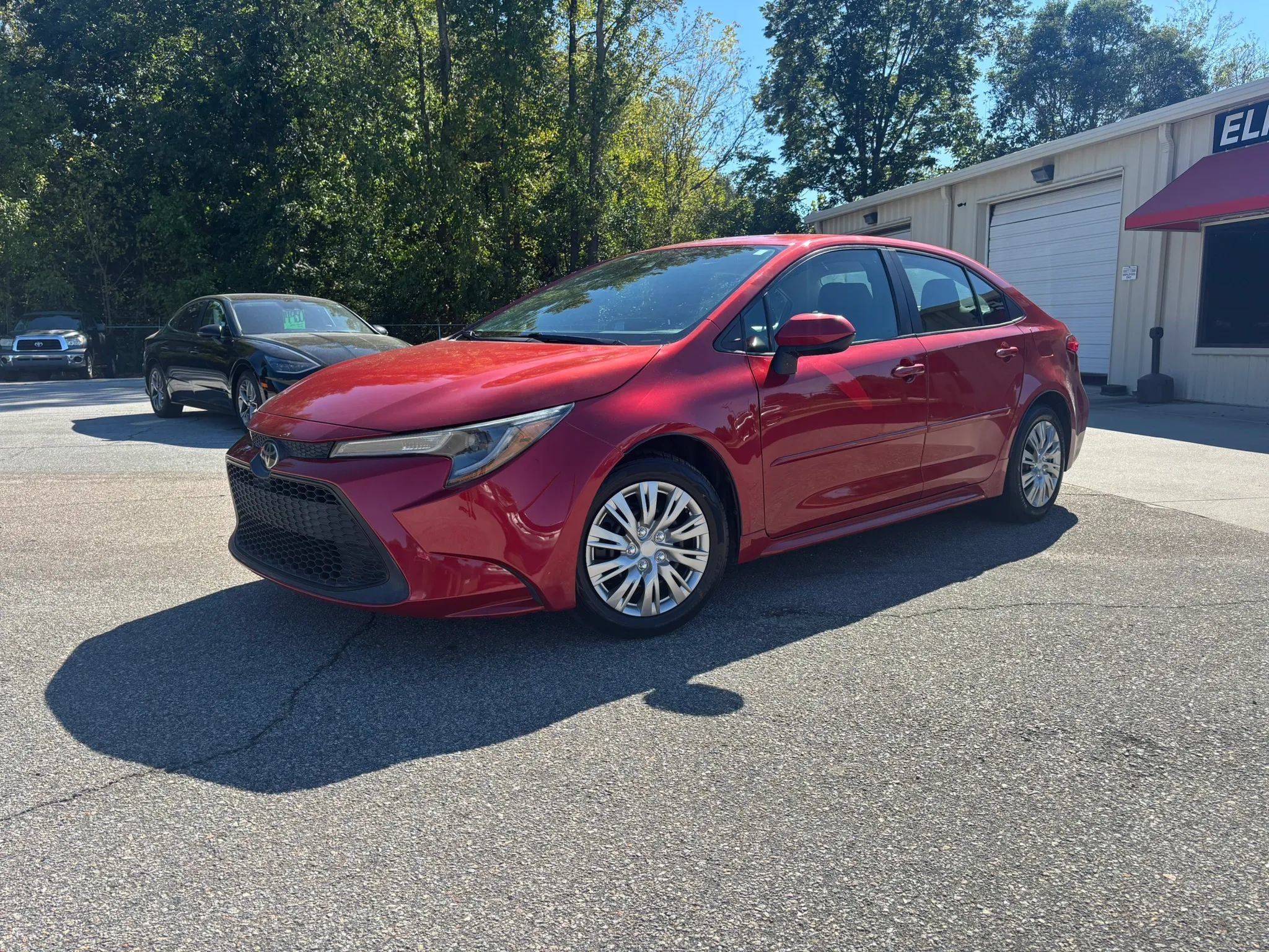 Used 2020 Toyota Corolla LE FWD image 3