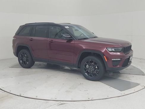 New 2025 Jeep Grand Cherokee Limited image 2