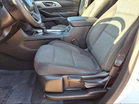Used 2021 Chevrolet Traverse LS image 22