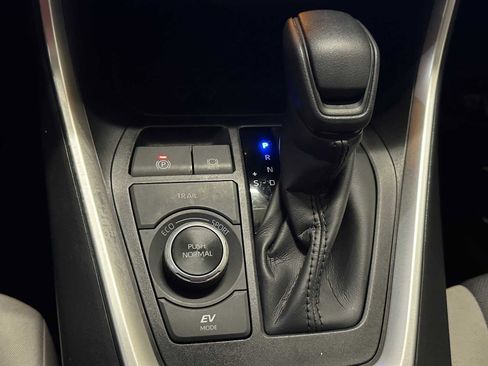 Used 2025 Toyota RAV4 XLE w/ Convenience Package image 23