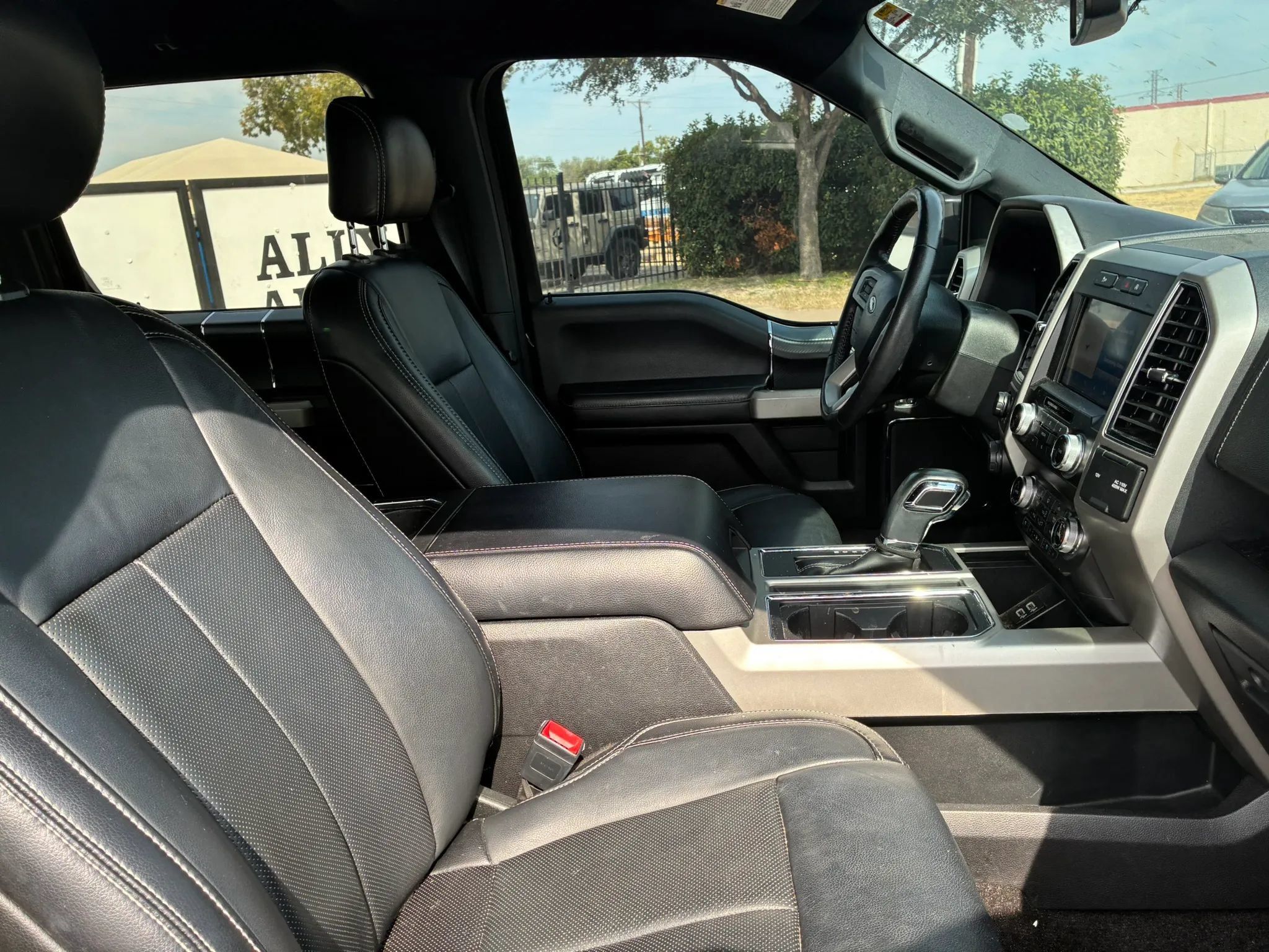 Used 2019 Ford F150 Lariat w/ Equipment Group 502A Luxury AWD/4WD image 21