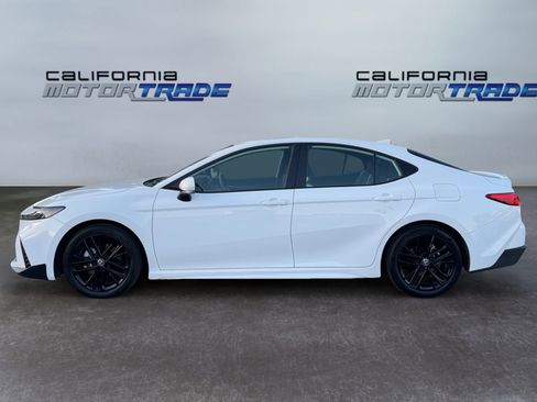 Used 2025 Toyota Camry SE image 8