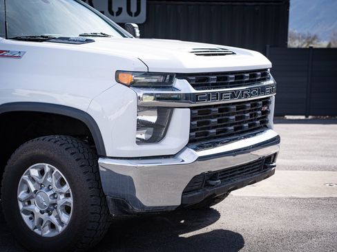 Used 2020 Chevrolet Silverado 3500 LT image 3