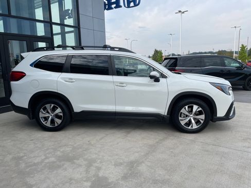 Used 2023 Subaru Ascent Premium w/ Convenience Package image 4