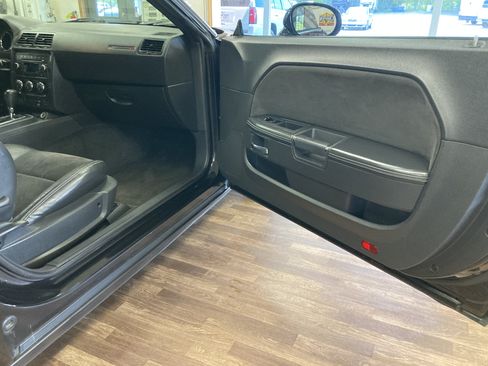 Used 2009 Dodge Challenger SRT8 RWD image 16