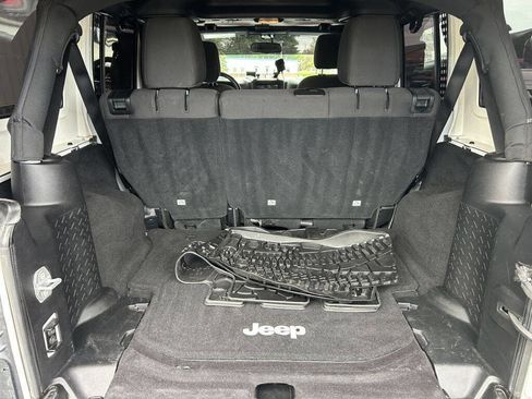 Used 2016 Jeep Wrangler Unlimited Sport w/ Quick Order Package 24S AWD/4WD image 18