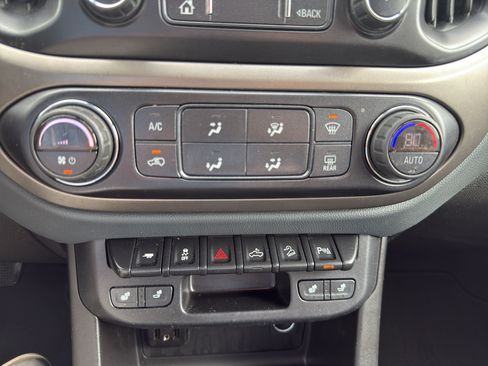 Used 2021 Chevrolet Colorado Z71 AWD/4WD image 17
