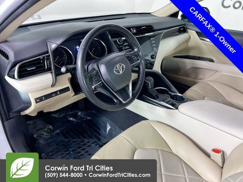 Used 2019 Toyota Camry XLE image 3