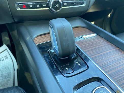 Used 2022 Volvo XC60 B5 Momentum w/ Climate Package AWD/4WD image 19