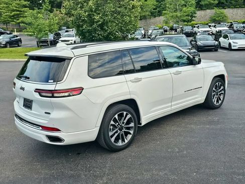 Used 2022 Jeep Grand Cherokee L Overland w/ Luxury Tech Group IV AWD/4WD image 7