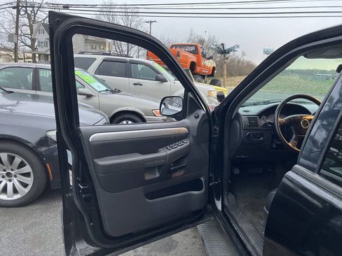 Used 2005 Mercury Mountaineer Convenience image 3