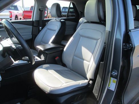 Used 2021 Ford Explorer XLT w/ Equipment Group 202A image 17