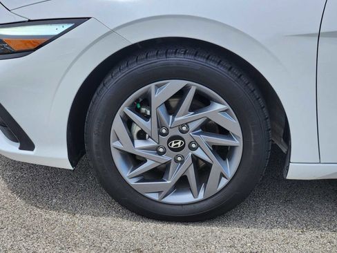 Used 2024 Hyundai Elantra SEL FWD image 9