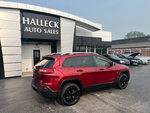 Used 2016 Jeep Cherokee Sport w/ Cold Weather Group AWD/4WD image 6