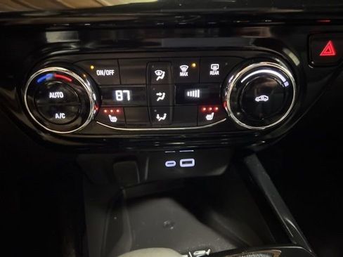 Used 2024 Chevrolet Trax RS w/ Sunroof Package image 35