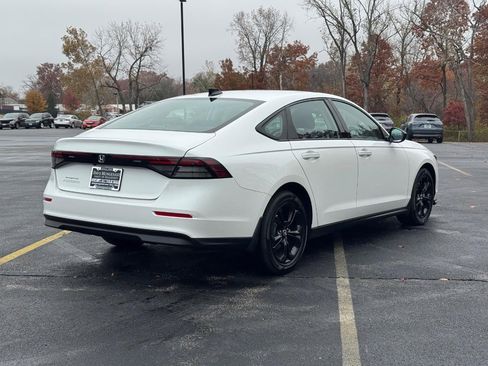 Certified 2025 Honda Accord SE image 3