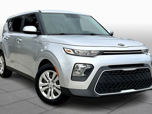 Used 2021 Kia Soul LX image 2