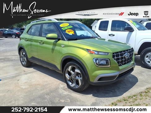 Used 2022 Hyundai Venue SEL FWD image 1