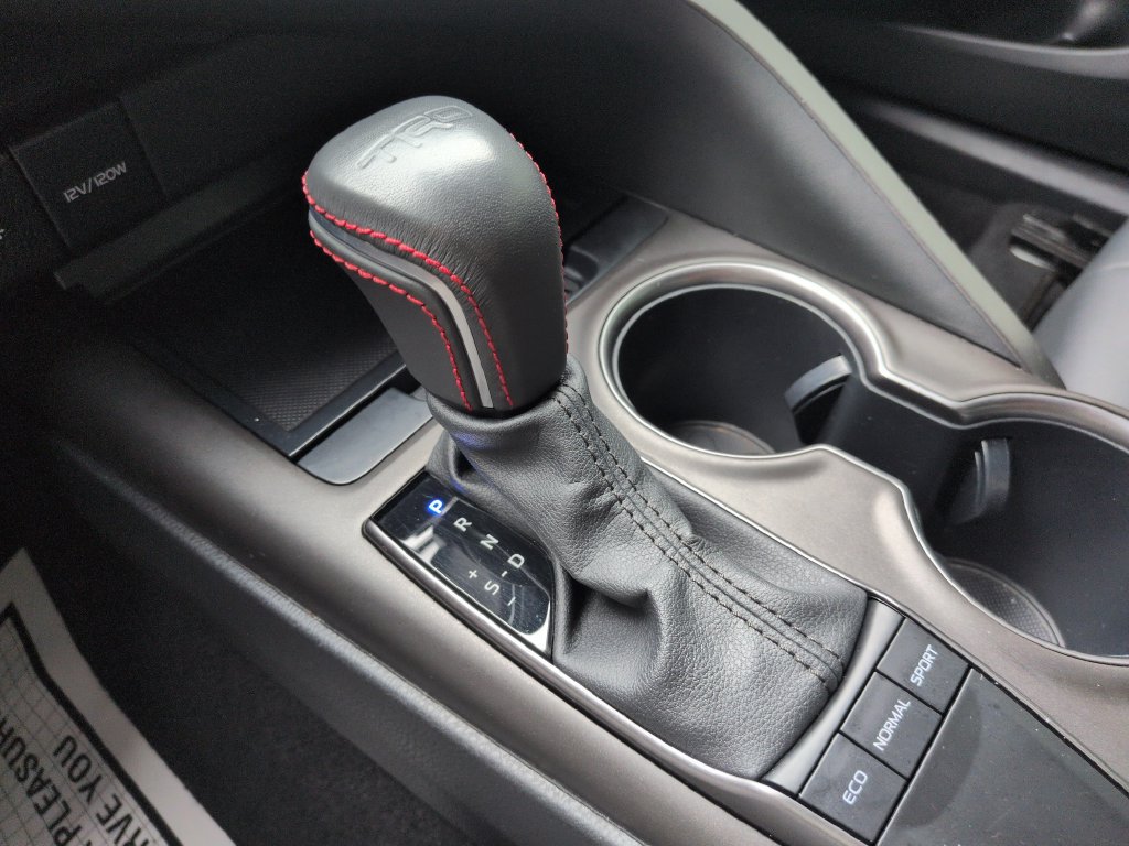 Used 2024 Toyota Camry SE w/ Cold Weather Package FWD image 24