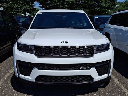 New 2026 Jeep Grand Cherokee Altitude AWD/4WD image 2