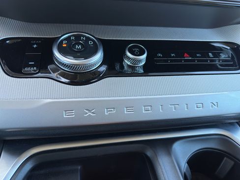 Certified 2025 Ford Expedition Active AWD/4WD image 29