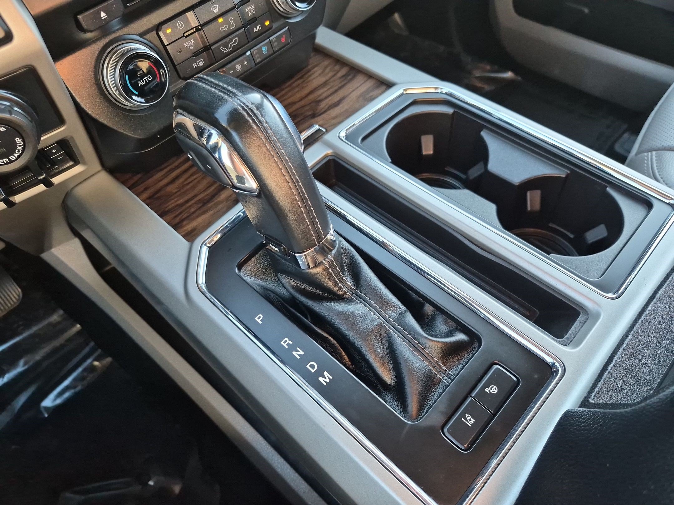 Used 2018 Ford F150 Lariat w/ Equipment Group 502A Luxury AWD/4WD image 29