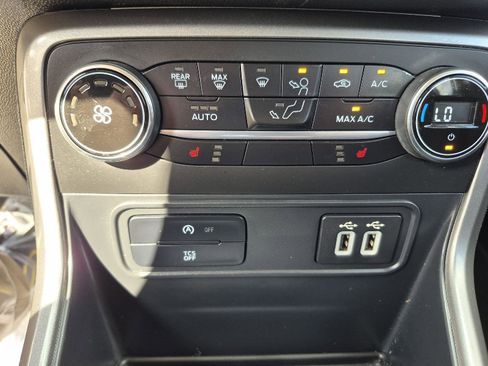 Certified 2021 Ford EcoSport SE w/ SE Convenience Package image 16