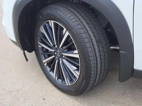 New 2026 Nissan Pathfinder Platinum FWD image 9