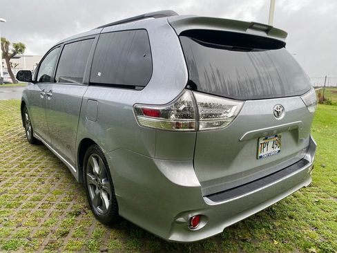 Used 2018 Toyota Sienna SE image 23