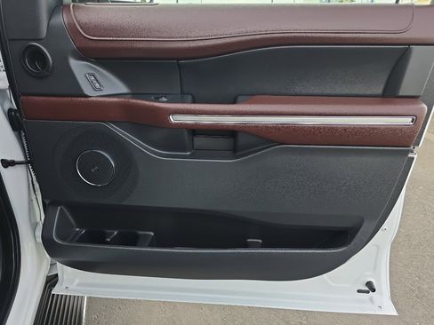 Used 2023 Ford Expedition Limited image 30