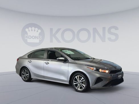 Used 2023 Kia Forte LXS w/ LXS Technology Package image 2