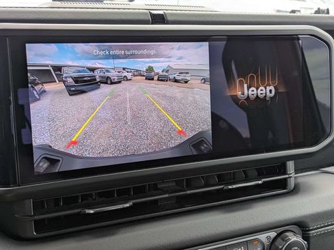 Used 2025 Jeep Gladiator Sport AWD/4WD image 20