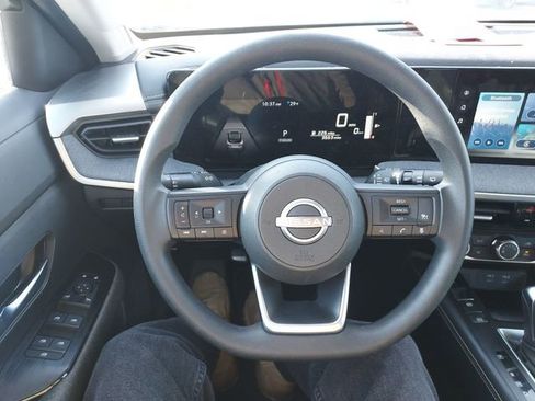 Used 2025 Nissan Kicks SV image 13