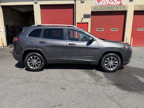 Used 2019 Jeep Cherokee Latitude Plus AWD/4WD image 7