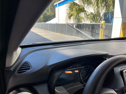 Used 2025 Nissan Versa SV image 34