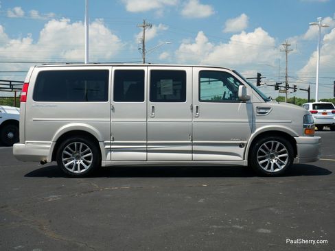 Used 2019 Chevrolet Express 2500 image 12