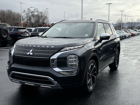 Used 2025 Mitsubishi Outlander SEL image 3